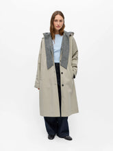Load image into Gallery viewer, Object Holly reversible trench coat Opal Grey &amp; Macedamia
