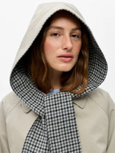 Load image into Gallery viewer, Object Holly reversible trench coat Opal Grey &amp; Macedamia
