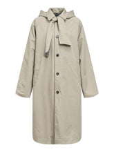 Load image into Gallery viewer, Object Holly reversible trench coat Opal Grey &amp; Macedamia
