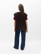 Load image into Gallery viewer, Object Iduna teddy boucle gilet Seal Brown
