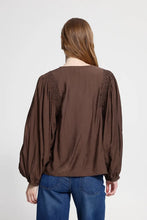 Load image into Gallery viewer, Ichi Imelda shirring detail blouse Chicory Coffee

