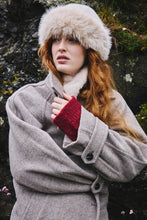 Load image into Gallery viewer, Ichi Ebna faux fur hat Oatmeal
