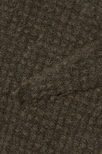 Load image into Gallery viewer, Ichi Folthea waffle triangle scarf Rosin
