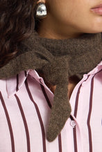 Load image into Gallery viewer, Ichi folthea waffle triangle scarf Coffee Bean
