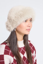 Load image into Gallery viewer, Ichi Ebna faux fur hat Oatmeal
