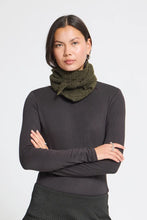 Load image into Gallery viewer, Ichi Folthea waffle triangle scarf Rosin
