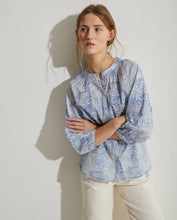 Load image into Gallery viewer, Yerse Lara Costafreda print cotton shirt Sky blue
