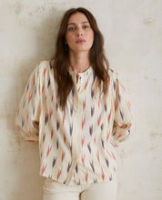 Load image into Gallery viewer, Yerse Fantasia Ikat jacquard shirt Ecru Multi
