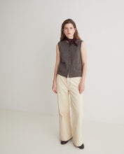 Load image into Gallery viewer, Yerse Patch pocket knit gilet Anthracite
