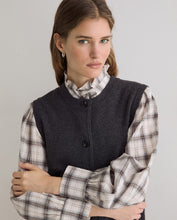 Load image into Gallery viewer, Yerse Patch pocket utility knit waistcoat Grey
