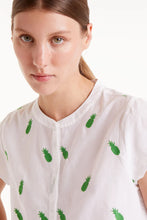 Load image into Gallery viewer, Compañia Fantastica Pineapple embroidered shirt White Green
