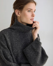 Load image into Gallery viewer, Yerse Oversized textured roll neck knit Lead
