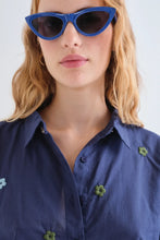 Load image into Gallery viewer, Compañia Fantastica sprinkled flower embroidered shirt Navy
