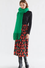Load image into Gallery viewer, Compañia Fantastica fringed long knit scarf Green
