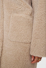 Load image into Gallery viewer, Numph Elliot reversible shearling coat Sesame
