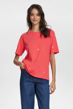 Load image into Gallery viewer, Numph Pilas embroidered organic t shirt Geranium
