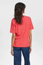 Load image into Gallery viewer, Numph Pilas embroidered organic t shirt Geranium
