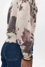 Load image into Gallery viewer, Numph Cowliz print jumper Grey Morn

