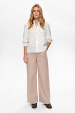 Load image into Gallery viewer, Numph Fenja ditsy fitted blouse Gray Blue
