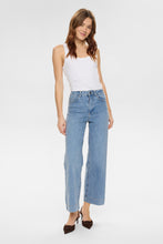 Load image into Gallery viewer, Numph Paris cropped 28" length jean Light Stonewash Denim - CW CW 
