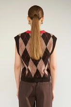 Load image into Gallery viewer, Numph Tikla argyle knit tank Goji Berry
