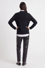 Load image into Gallery viewer, Artlove Evina classic V cardigan Black
