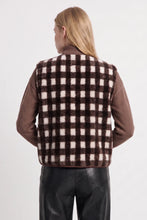 Load image into Gallery viewer, Artlove Iserie prnted check fleece gilet Brown
