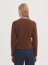 Load image into Gallery viewer, Nice Things Button detail short jumper Intense Camel
