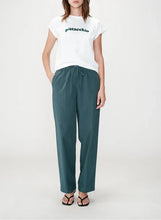 Load image into Gallery viewer, Grace &amp; Mila Wylo 'Pistacchio' logo T White Emerald Green - CW CW 
