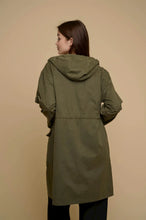 Load image into Gallery viewer, Rino &amp; Pelle Bowie reversible shower mac Olive/Birch
