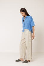Load image into Gallery viewer, Indi &amp; Cold Crop pocket detail linen shirt British Blue - CW CW 
