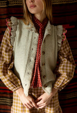 Load image into Gallery viewer, Bonté Della merino gilet Oyster
