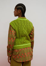 Load image into Gallery viewer, Dr. Bloom Nest vest Pistachio
