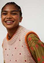 Load image into Gallery viewer, Dr Bloom Jumpy intarsia knit vest Nude
