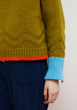 Load image into Gallery viewer, Dr. Bloom Serpentine highlight jumper Ochre
