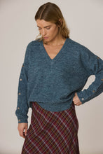 Load image into Gallery viewer, Indi &amp; Cold Button detail sleeve V neck jumper Plumo
