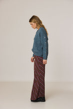Load image into Gallery viewer, Indi &amp; Cold Button detail sleeve V neck jumper Plumo
