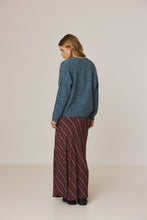 Load image into Gallery viewer, Indi &amp; Cold Button detail sleeve V neck jumper Plumo
