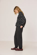 Load image into Gallery viewer, Indi &amp; Cold Floral print smock blouse Marino
