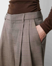 Load image into Gallery viewer, Grace &amp; Mila Arnold check trousers Beige
