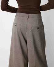 Load image into Gallery viewer, Grace &amp; Mila Arnold check trousers Beige
