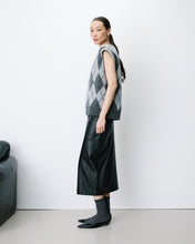 Load image into Gallery viewer, Grace &amp; Mila Arelio argylle diamond knit tank Anthracite
