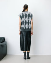 Load image into Gallery viewer, Grace &amp; Mila Arelio argylle diamond knit tank Anthracite

