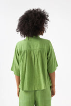 Load image into Gallery viewer, Chico Soleil Rusty textured pintuck shirt Peridot Green - CW CW 
