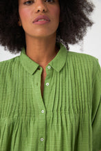 Load image into Gallery viewer, Chico Soleil Rusty textured pintuck shirt Peridot Green - CW CW 
