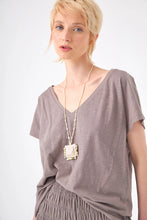 Load image into Gallery viewer, Chico Soleil Roxy 3 relaxed t shirt Gris Stoneware - CW CW 
