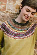 Load image into Gallery viewer, Eribe Alpine merino wool short sweater Findhorn
