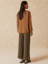 Load image into Gallery viewer, Indi &amp; Cold Patch pocket sweater Camel
