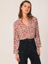 Load image into Gallery viewer, Indi &amp; Cold Paisley smock detail georgette blouse Frambuesa
