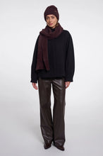 Load image into Gallery viewer, Rino &amp; Pelle Otus scarf Fudge Cloak
